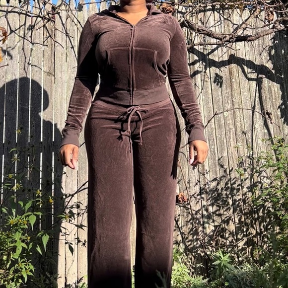 Juicy Couture Tracksuit Set - Picture 3 of 8